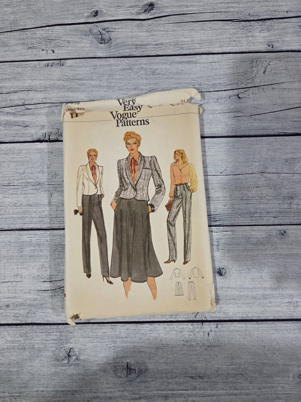 Very Easy Vogue Patterns Sewing Pattern 7513 Size 10